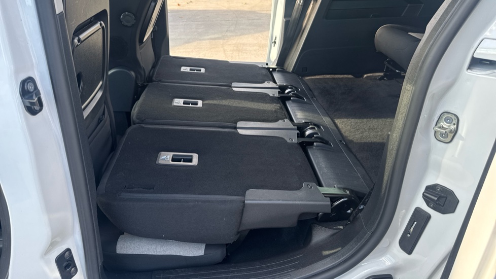 Citroen Berlingo 100kW Feel XL 50kWh 5dr Auto [7 seat] Electric Estate - Image 30
