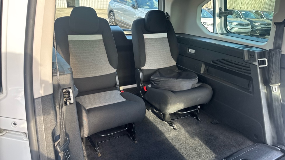 Citroen Berlingo 100kW Feel XL 50kWh 5dr Auto [7 seat] Electric Estate - Image 31
