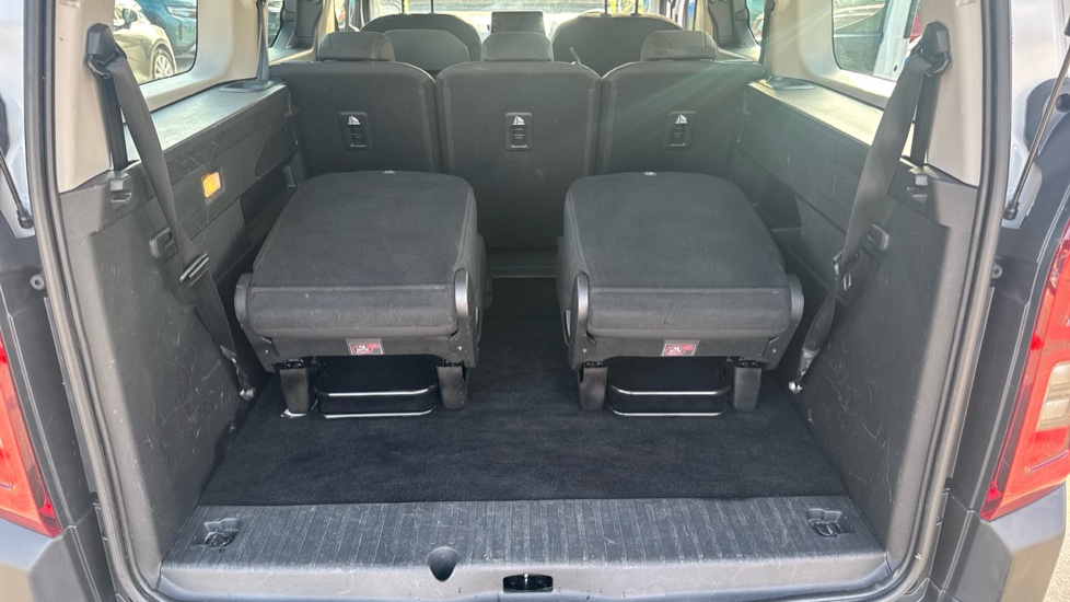 Citroen Berlingo 100kW Feel XL 50kWh 5dr Auto [7 seat] Electric Estate - Image 33
