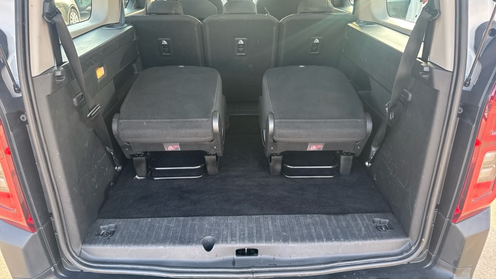 Citroen Berlingo 100kW Feel XL 50kWh 5dr Auto [7 seat] Electric Estate - Image 34