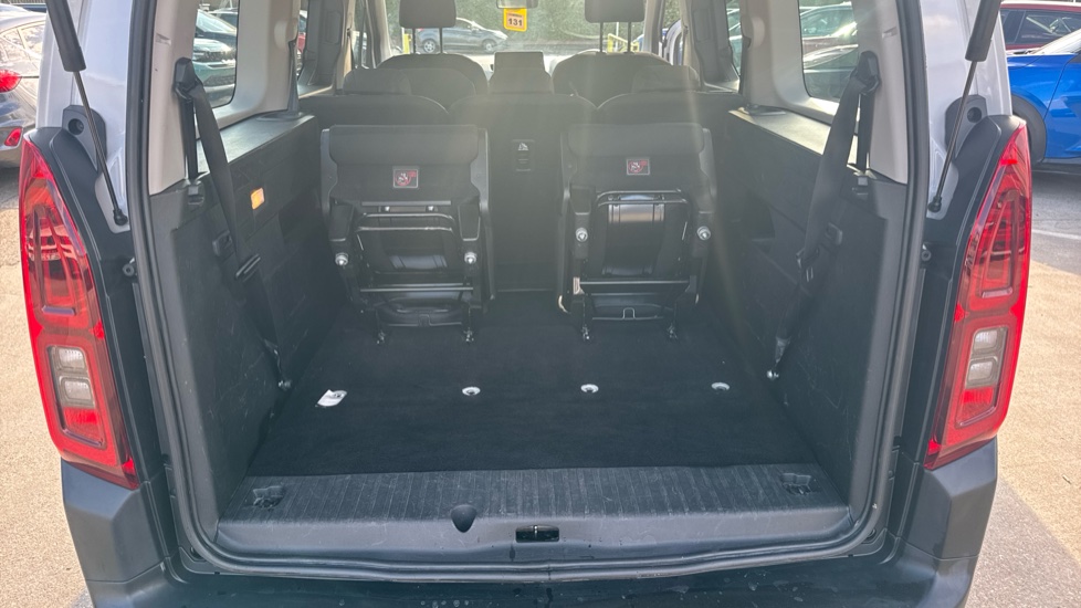 Citroen Berlingo 100kW Feel XL 50kWh 5dr Auto [7 seat] Electric Estate - Image 35