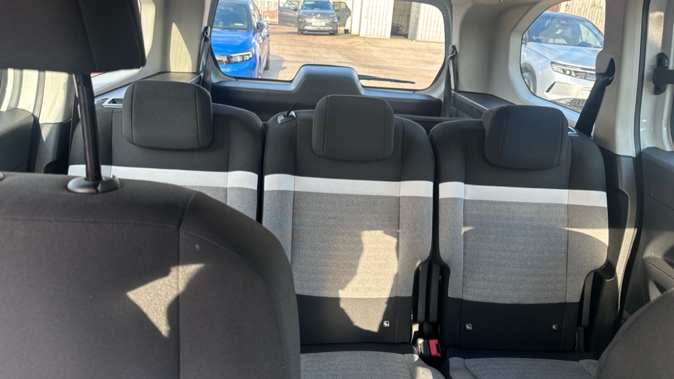 Citroen Berlingo 100kW Feel XL 50kWh 5dr Auto [7 seat] Electric Estate - Image 45