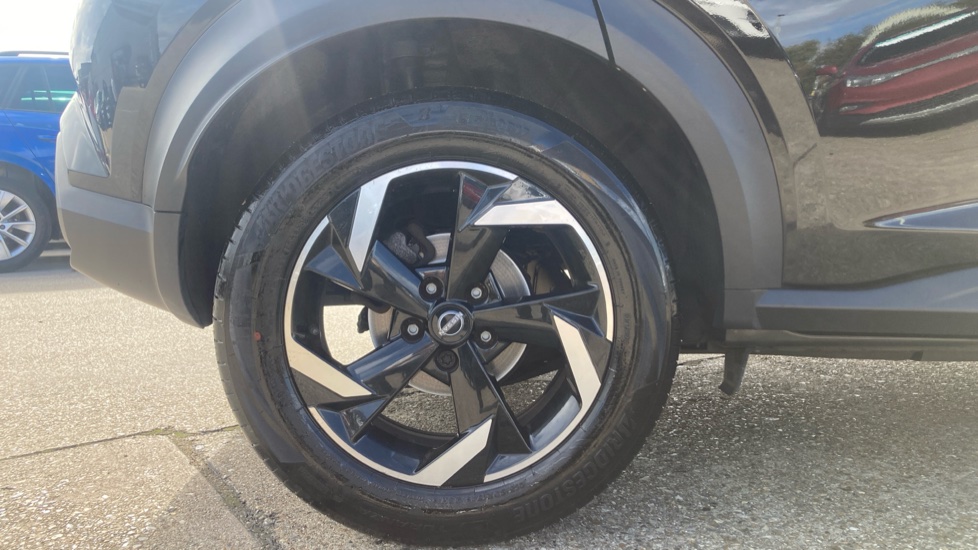 Nissan Juke 1.0 DiG-T 114 N-Connecta 5dr DCT Petrol Hatchback - Image 7