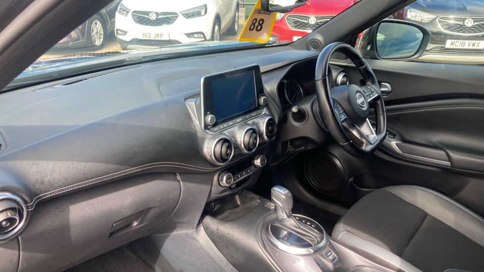 Nissan Juke 1.0 DiG-T 114 N-Connecta 5dr DCT Petrol Hatchback - Image 9