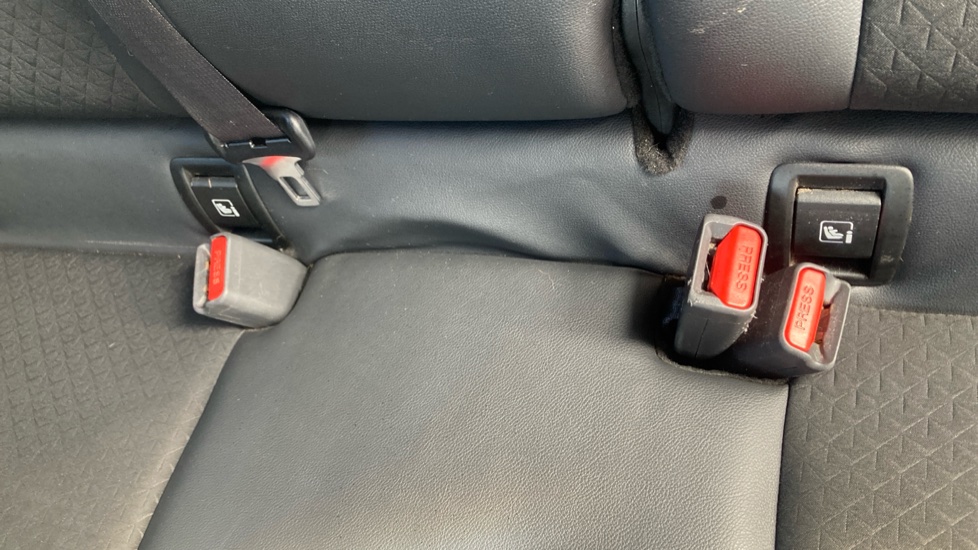 Nissan Juke 1.0 DiG-T 114 N-Connecta 5dr DCT Petrol Hatchback - Image 17