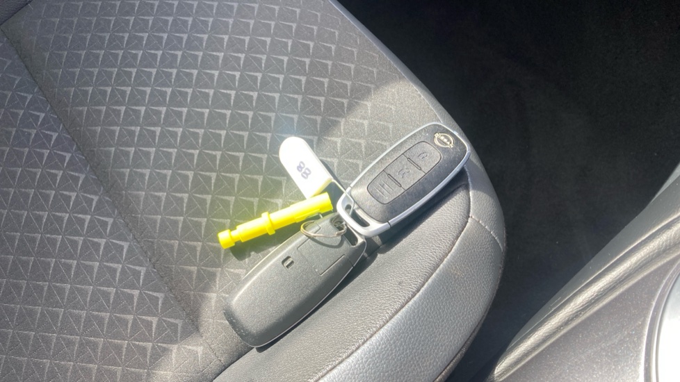 Nissan Juke 1.0 DiG-T 114 N-Connecta 5dr DCT Petrol Hatchback - Image 20