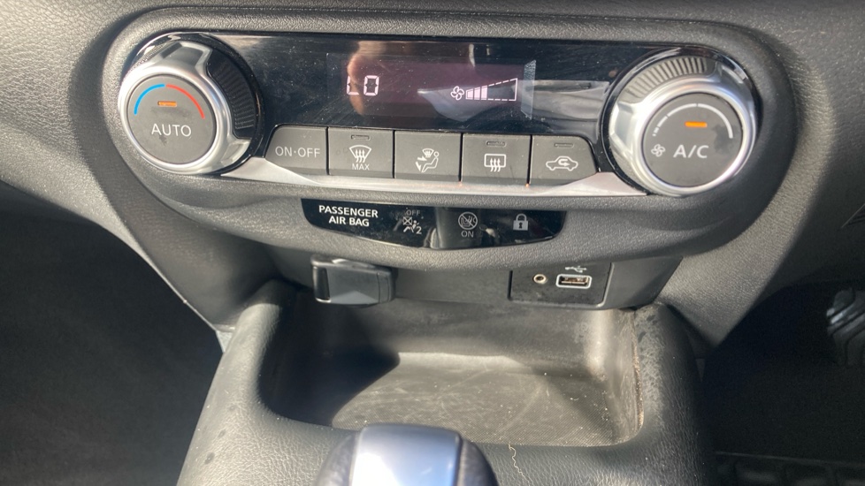 Nissan Juke 1.0 DiG-T 114 N-Connecta 5dr DCT Petrol Hatchback - Image 26