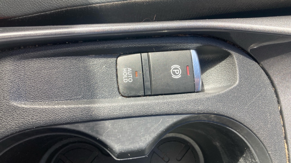 Nissan Juke 1.0 DiG-T 114 N-Connecta 5dr DCT Petrol Hatchback - Image 29