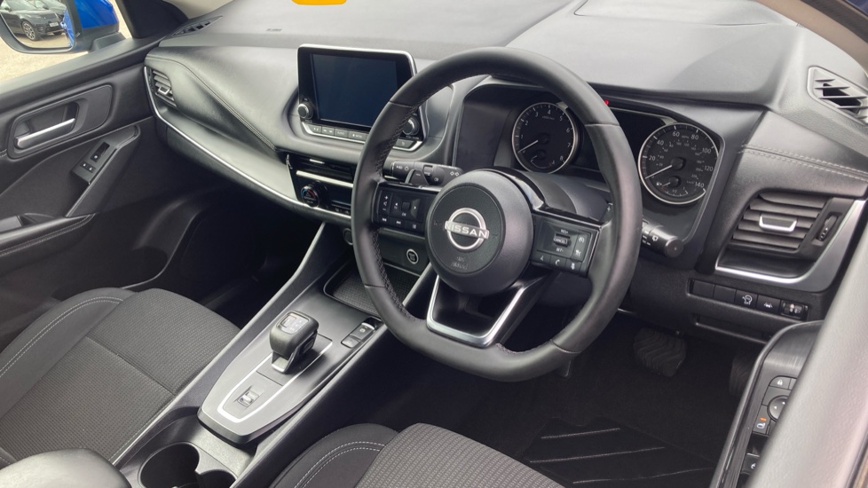 Nissan Qashqai 1.3 DiG-T MH 158 Acenta Premium 5dr Xtronic Petrol Hatchback - Image 11