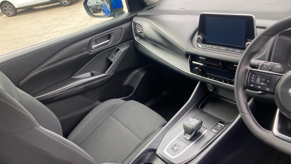 Nissan Qashqai 1.3 DiG-T MH 158 Acenta Premium 5dr Xtronic Petrol Hatchback - Image 14