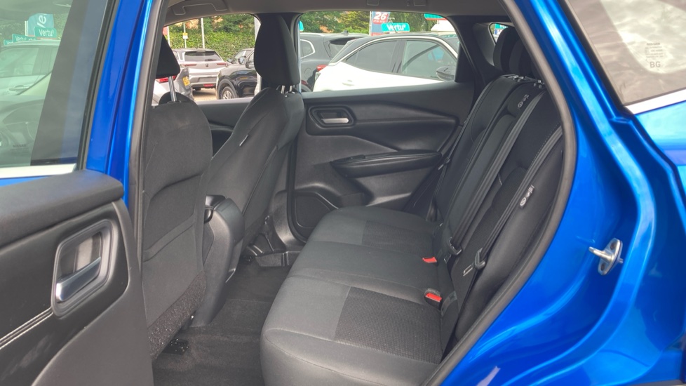 Nissan Qashqai 1.3 DiG-T MH 158 Acenta Premium 5dr Xtronic Petrol Hatchback - Image 16