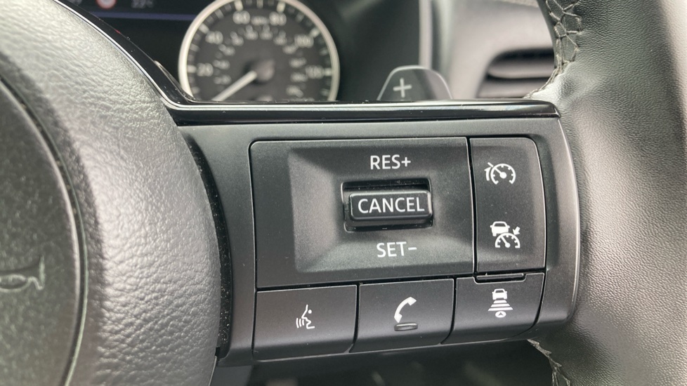 Nissan Qashqai 1.3 DiG-T MH 158 Acenta Premium 5dr Xtronic Petrol Hatchback - Image 22