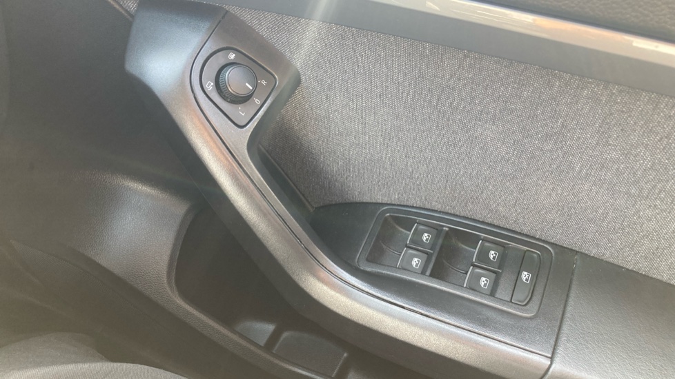 SEAT Ateca 1.5 TSI EVO SE Technology 5dr DSG Petrol Estate - Image 27