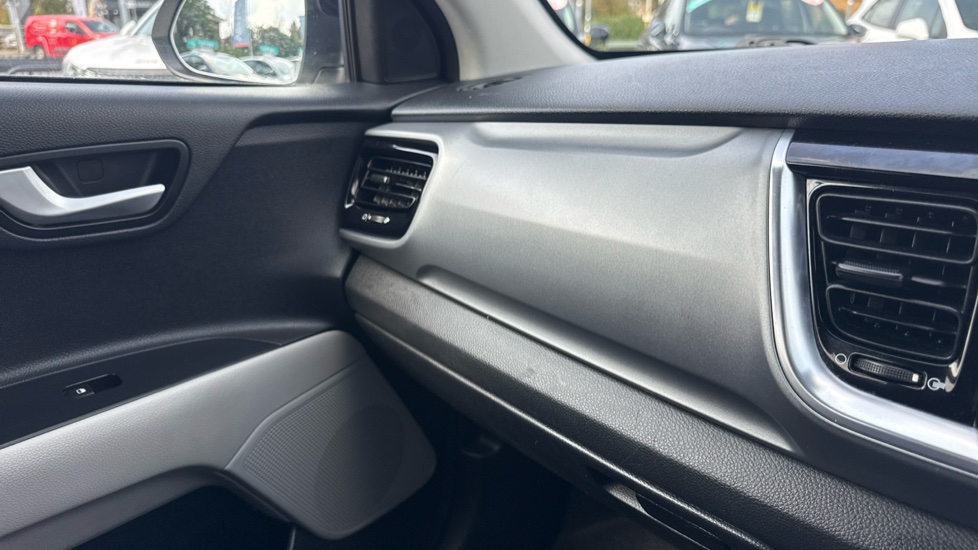 Kia Stonic 1.0T GDi 4 5dr Petrol Estate - Image 30