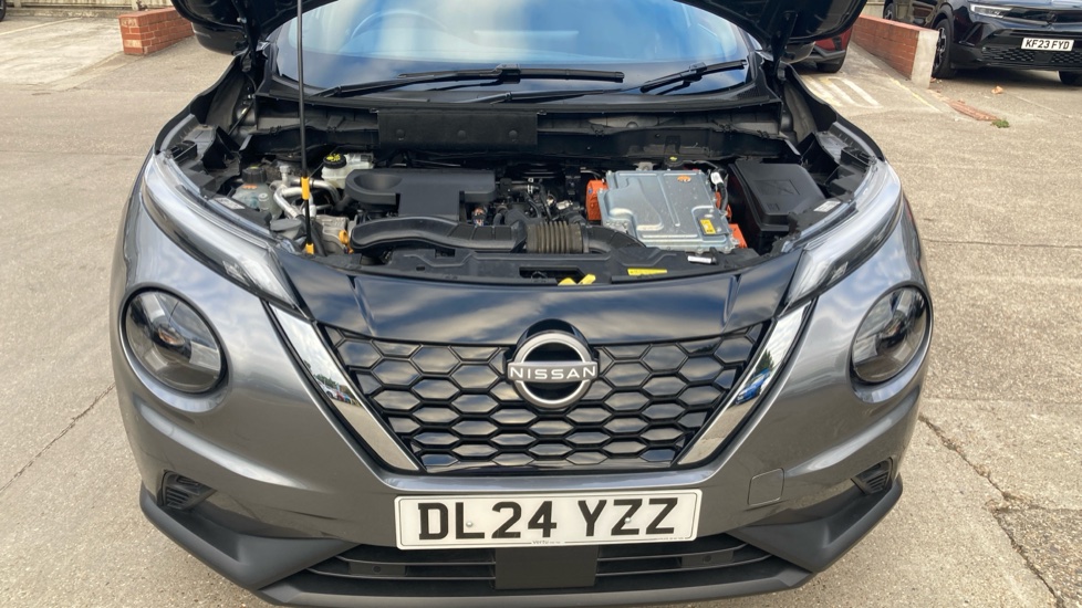 Nissan Juke 1.6 Hybrid N-Connecta 5dr Auto Hybrid Hatchback - Image 8