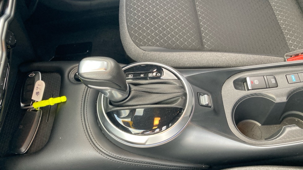 Nissan Juke 1.6 Hybrid N-Connecta 5dr Auto Hybrid Hatchback - Image 13