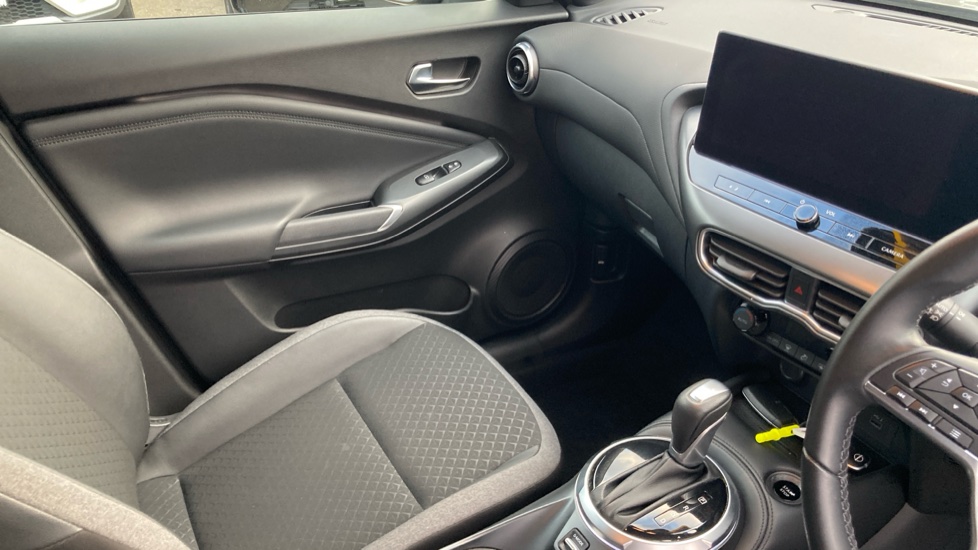Nissan Juke 1.6 Hybrid N-Connecta 5dr Auto Hybrid Hatchback - Image 14