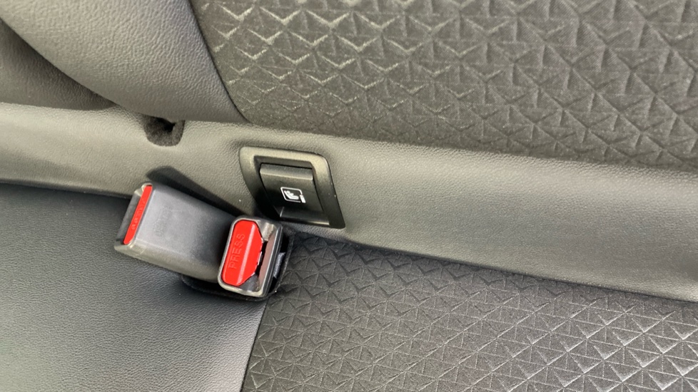 Nissan Juke 1.6 Hybrid N-Connecta 5dr Auto Hybrid Hatchback - Image 17