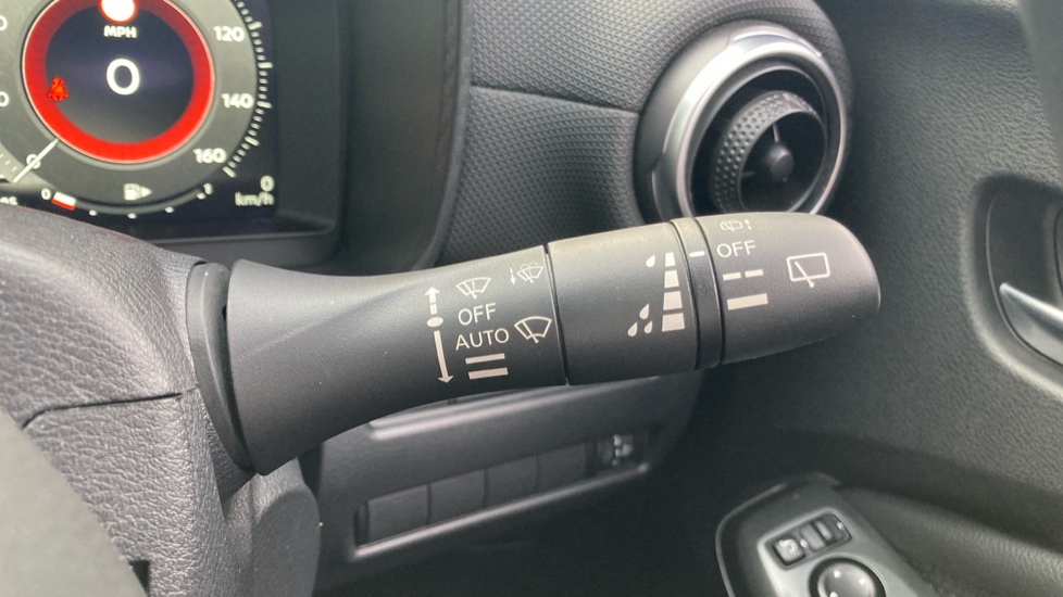 Nissan Juke 1.6 Hybrid N-Connecta 5dr Auto Hybrid Hatchback - Image 30