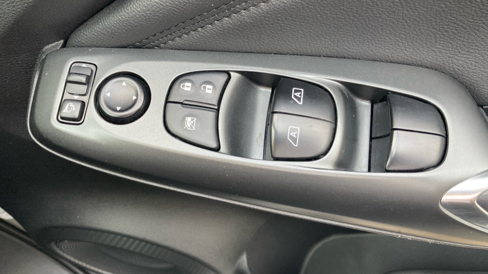 Nissan Juke 1.6 Hybrid N-Connecta 5dr Auto Hybrid Hatchback - Image 31