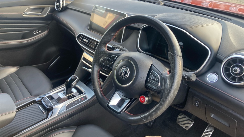 MG HS 1.5 T-GDI Exclusive 5dr DCT Petrol Hatchback - Image 11