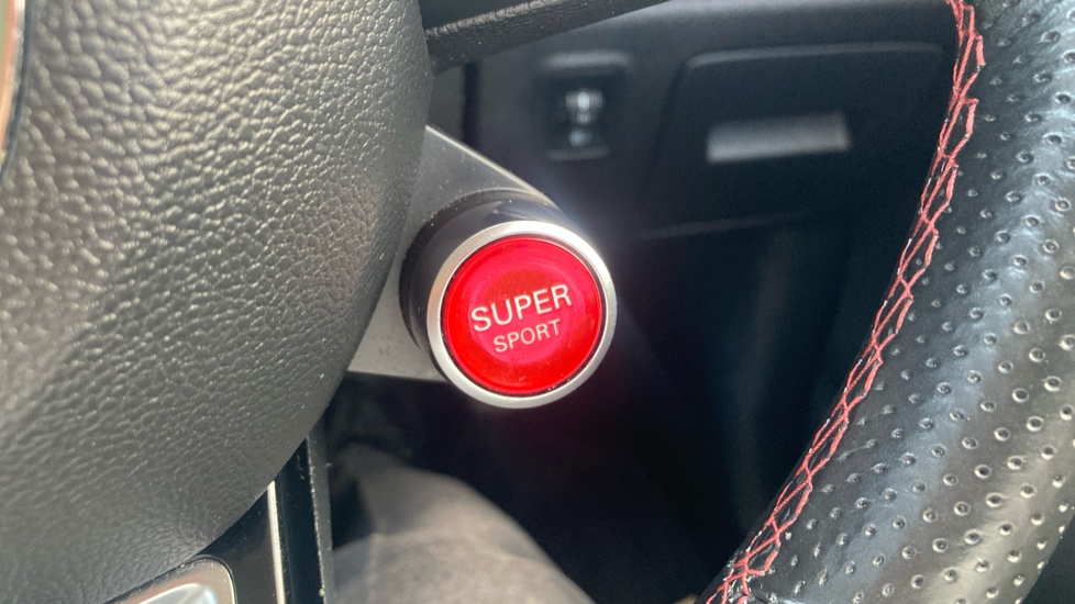 MG HS 1.5 T-GDI Exclusive 5dr DCT Petrol Hatchback - Image 33