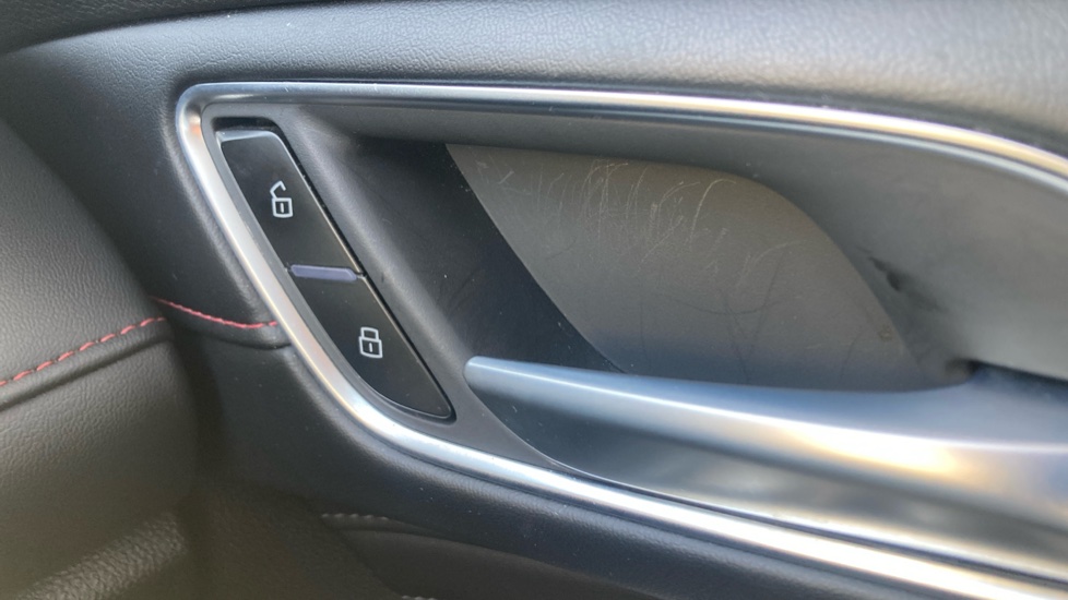 MG HS 1.5 T-GDI Exclusive 5dr DCT Petrol Hatchback - Image 36