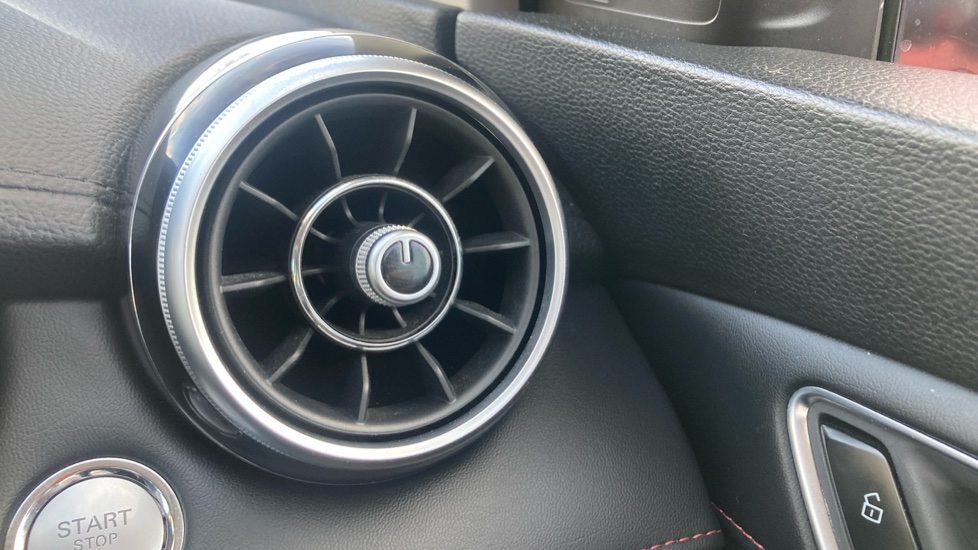 MG HS 1.5 T-GDI Exclusive 5dr DCT Petrol Hatchback - Image 37