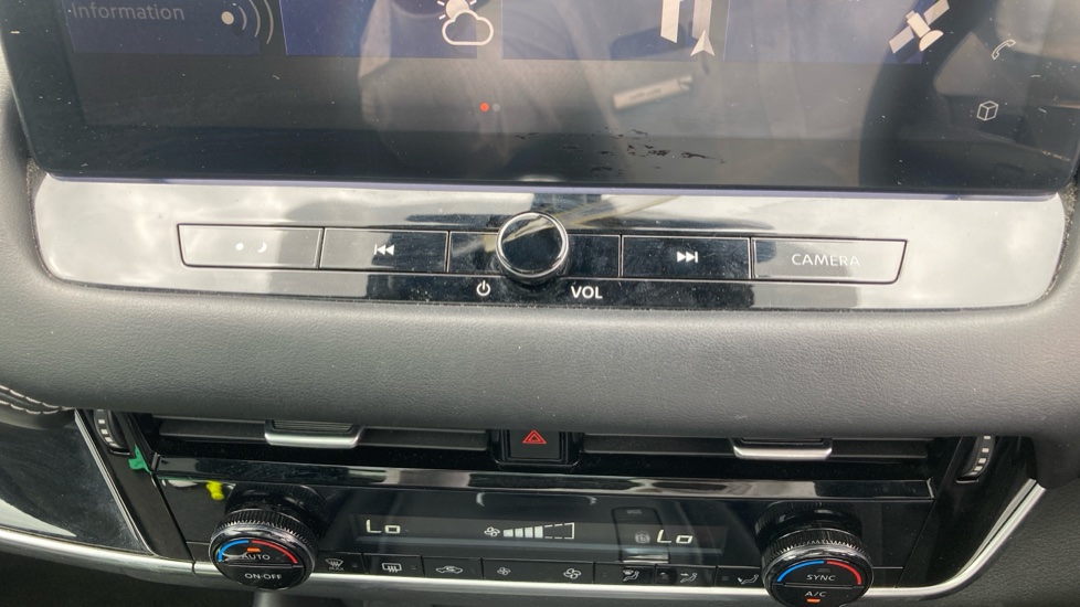 Nissan Qashqai 1.3 DiG-T MH 158 N-Connecta 5dr Xtronic Petrol Hatchback - Image 27