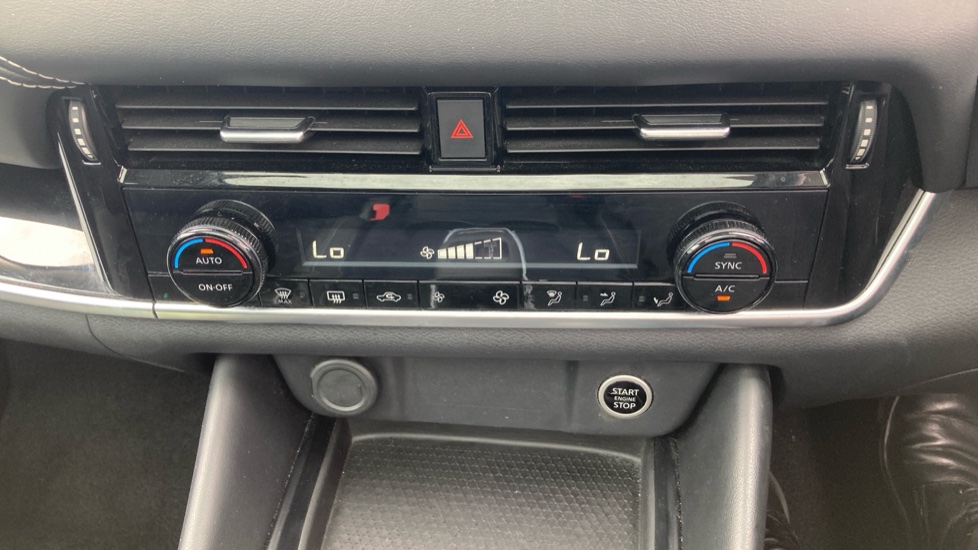 Nissan Qashqai 1.3 DiG-T MH 158 N-Connecta 5dr Xtronic Petrol Hatchback - Image 28