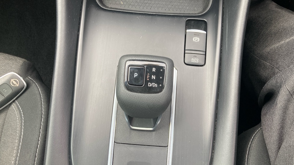Nissan Qashqai 1.3 DiG-T MH 158 N-Connecta 5dr Xtronic Petrol Hatchback - Image 30