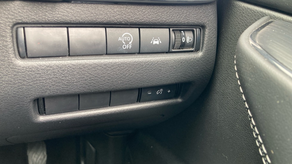 Nissan Qashqai 1.3 DiG-T MH 158 N-Connecta 5dr Xtronic Petrol Hatchback - Image 38