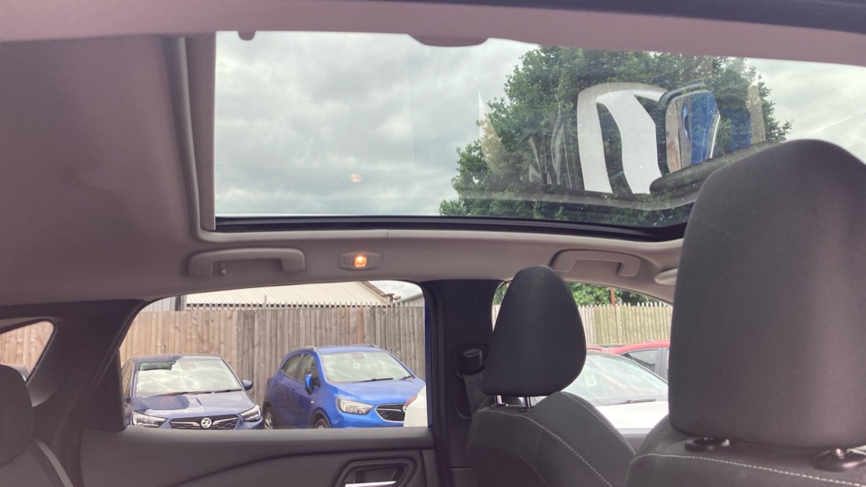 Nissan Qashqai 1.3 DiG-T MH 158 N-Connecta 5dr Xtronic Petrol Hatchback - Image 42