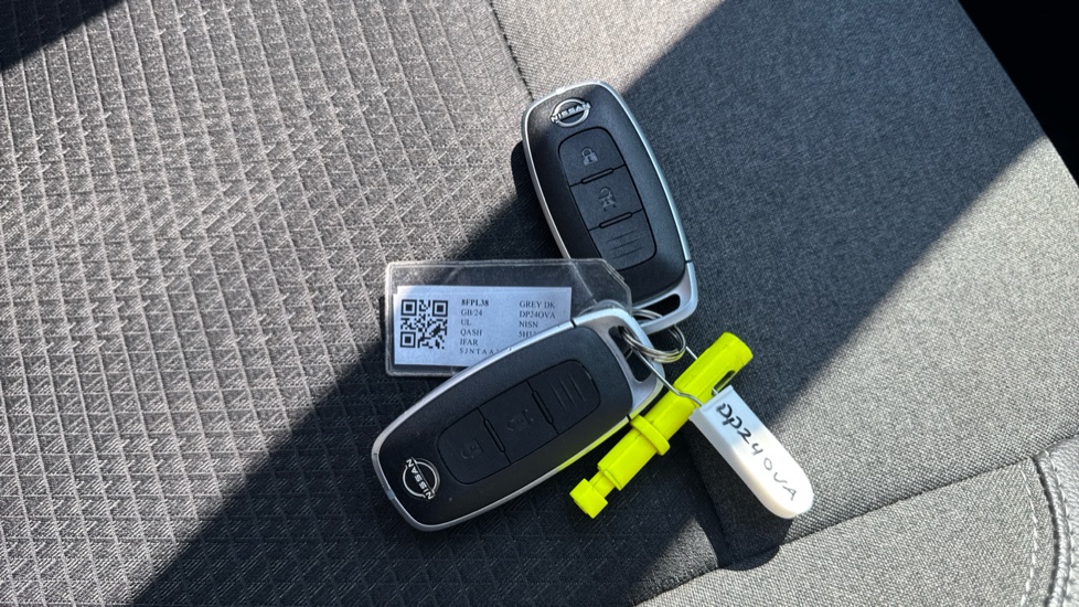 Nissan Qashqai 1.3 DiG-T MH 158 N-Connecta 5dr Xtronic Petrol Hatchback - Image 19
