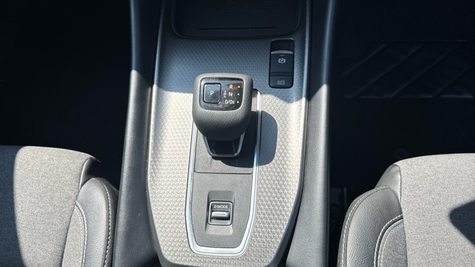 Nissan Qashqai 1.3 DiG-T MH 158 N-Connecta 5dr Xtronic Petrol Hatchback - Image 21