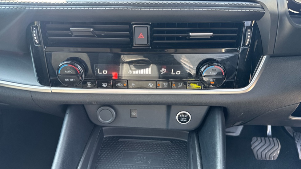 Nissan Qashqai 1.3 DiG-T MH 158 N-Connecta 5dr Xtronic Petrol Hatchback - Image 22