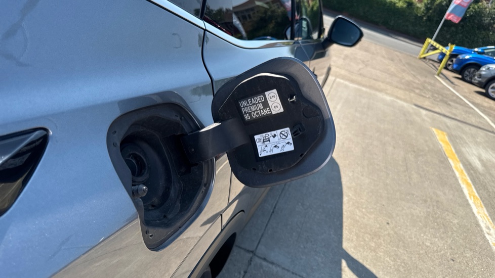 Nissan Qashqai 1.3 DiG-T MH 158 N-Connecta 5dr Xtronic Petrol Hatchback - Image 33
