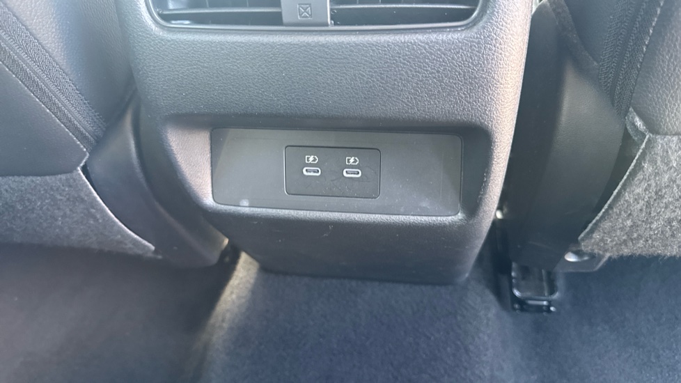 Nissan Qashqai 1.3 DiG-T MH 158 N-Connecta 5dr Xtronic Petrol Hatchback - Image 39