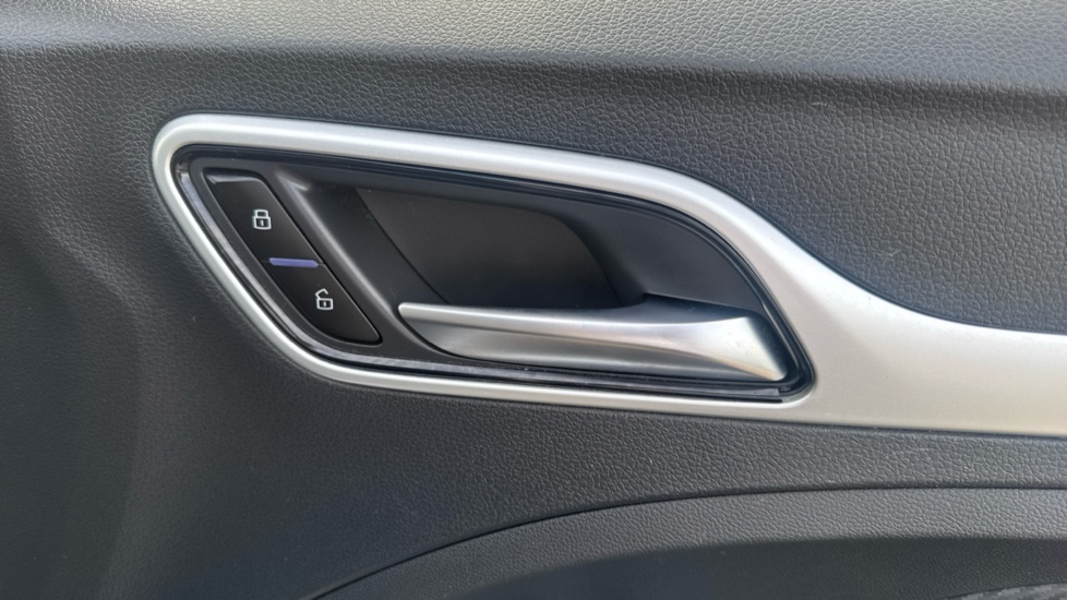MG ZS 1.0T GDi Exclusive 5dr DCT Petrol Hatchback - Image 30