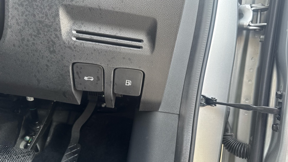 MG ZS 1.0T GDi Exclusive 5dr DCT Petrol Hatchback - Image 32