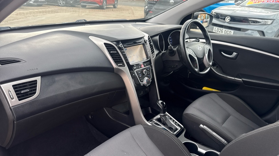 Hyundai i30 1.6 SE Nav 5dr Auto Petrol Hatchback - Image 9