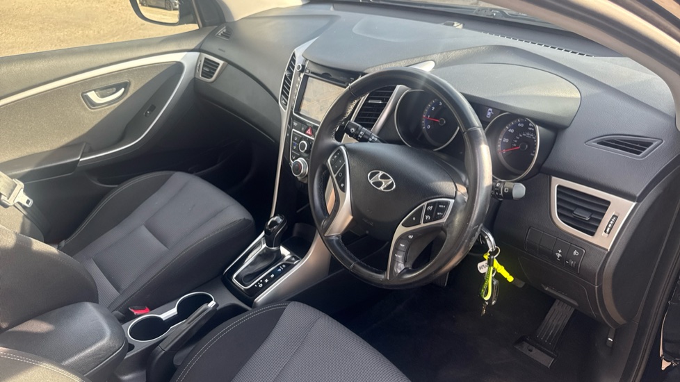 Hyundai i30 1.6 SE Nav 5dr Auto Petrol Hatchback - Image 11