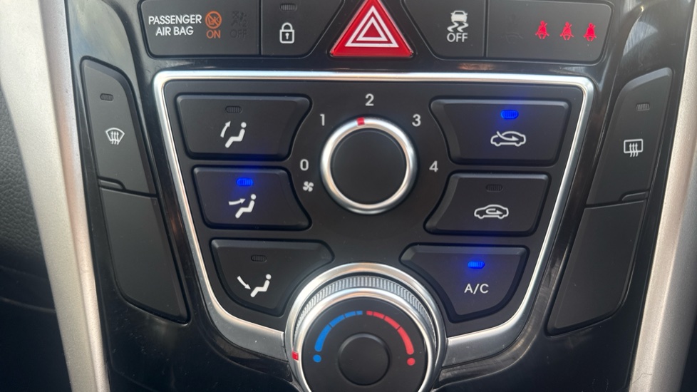 Hyundai i30 1.6 SE Nav 5dr Auto Petrol Hatchback - Image 24