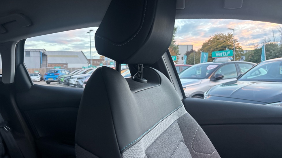 Citroen C4 1.2 PureTech [130] Plus 5dr Petrol Hatchback - Image 28