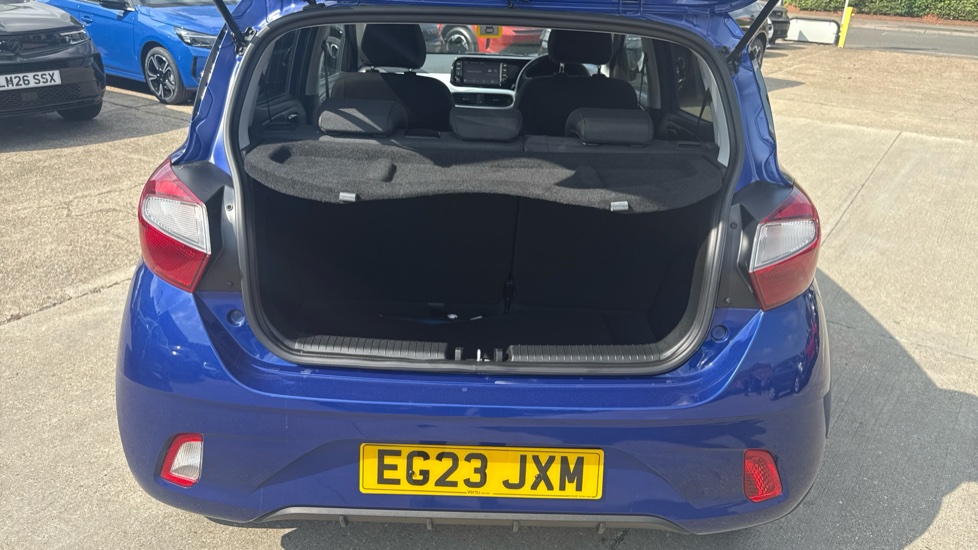 Hyundai i10 1.0 MPi Premium 5dr Petrol Hatchback - Image 4