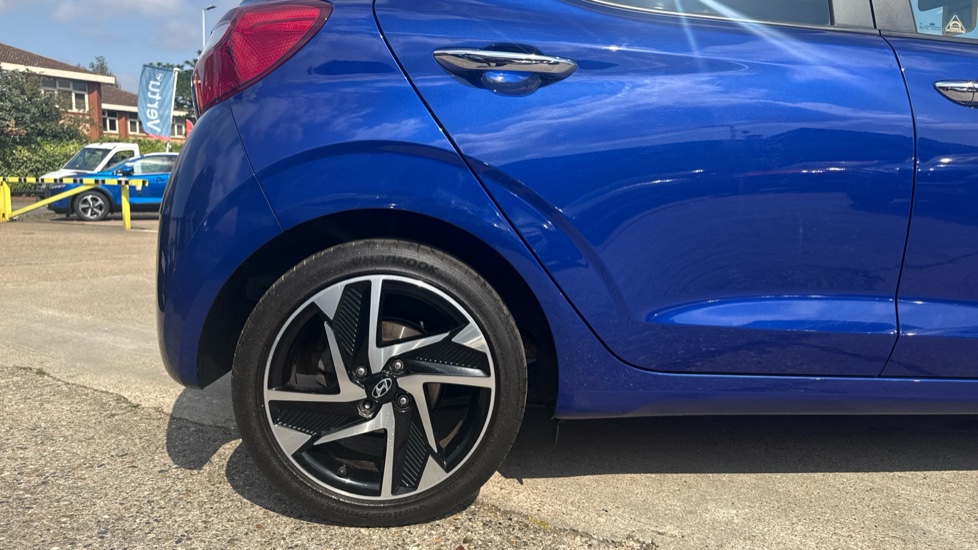 Hyundai i10 1.0 MPi Premium 5dr Petrol Hatchback - Image 7