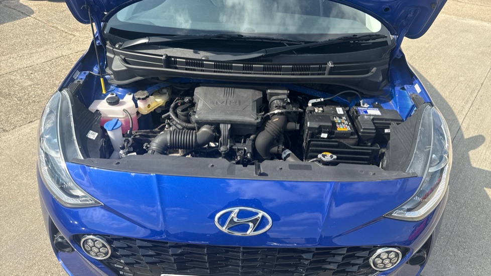 Hyundai i10 1.0 MPi Premium 5dr Petrol Hatchback - Image 8