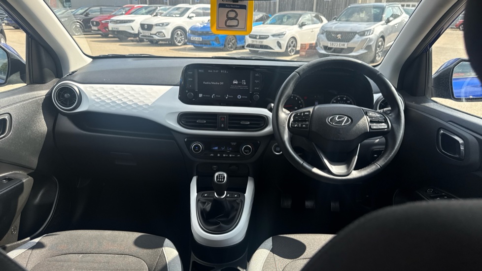 Hyundai i10 1.0 MPi Premium 5dr Petrol Hatchback - Image 10