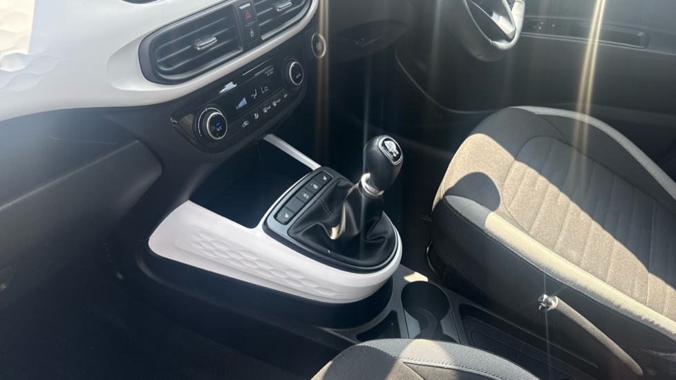 Hyundai i10 1.0 MPi Premium 5dr Petrol Hatchback - Image 13