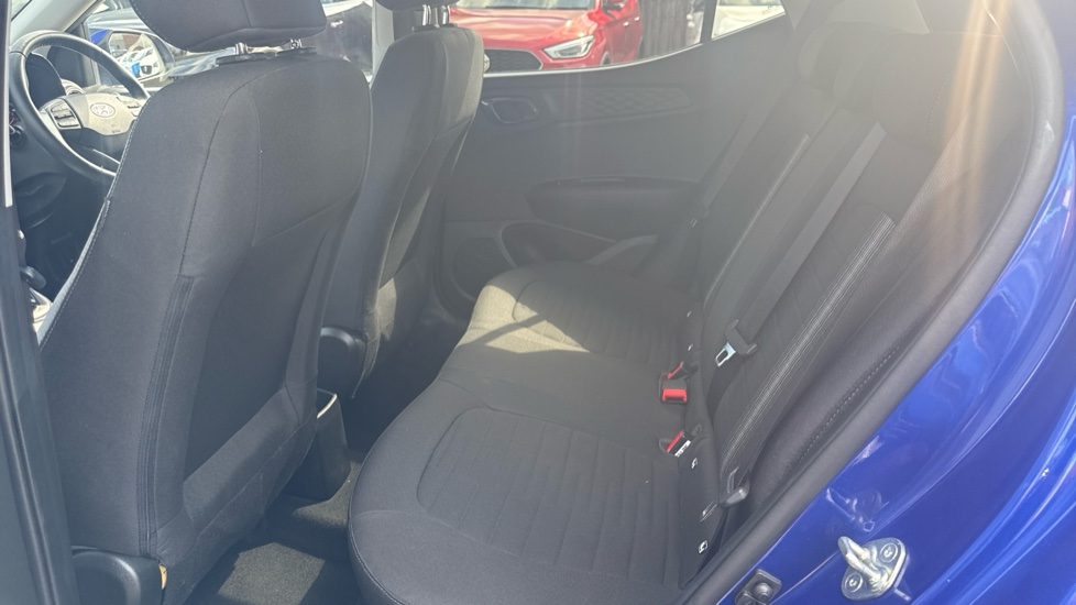 Hyundai i10 1.0 MPi Premium 5dr Petrol Hatchback - Image 16